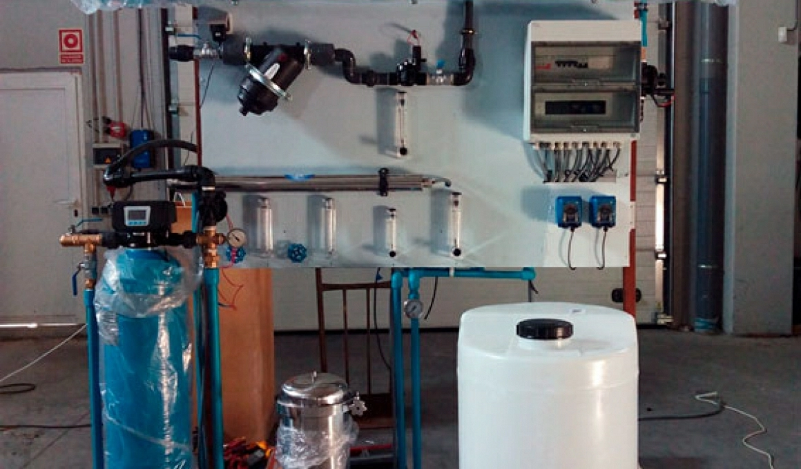 Equipo montado de osmosis inversa con filtración y desinfección ultravioleta