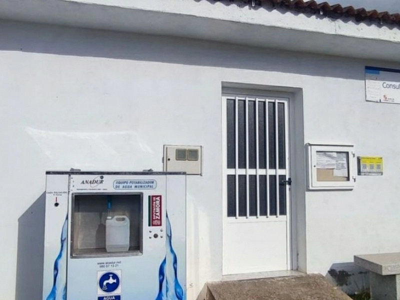Potabilizadora portátil en Tolilla situada en el consultorio médico. | Ch. S.